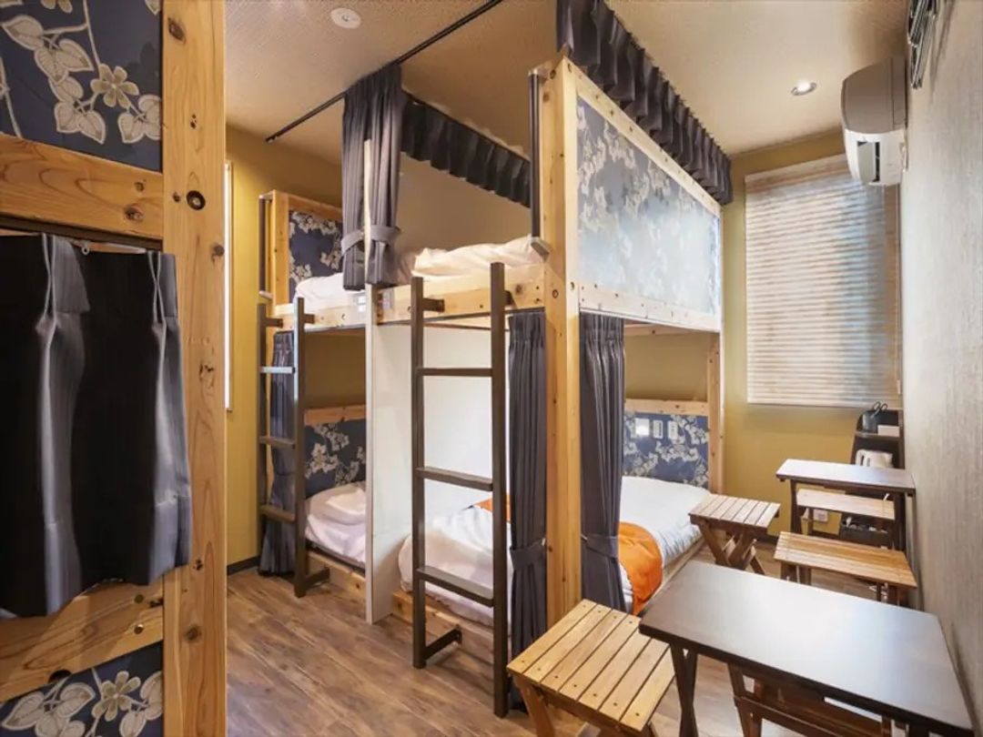 Haneda 2km / 5min by car / 7min by train / Private bedroom / Wi-Fi / Convenient transport / Late-night & early-morning departures