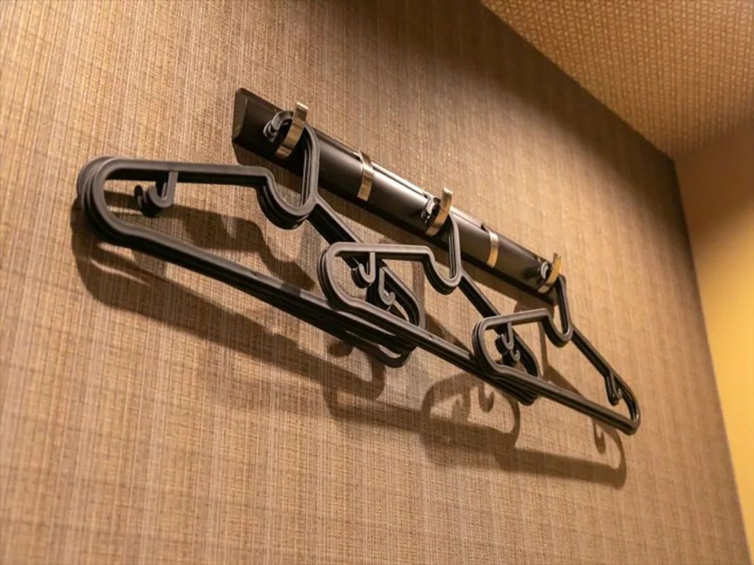 Haneda 2km / 5min by car / 7min by train / Private bedroom / Wi-Fi / Convenient transport / Late-night & early-morning departures