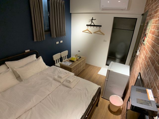 Chill_Place-Chill British Industrial Double Room-1