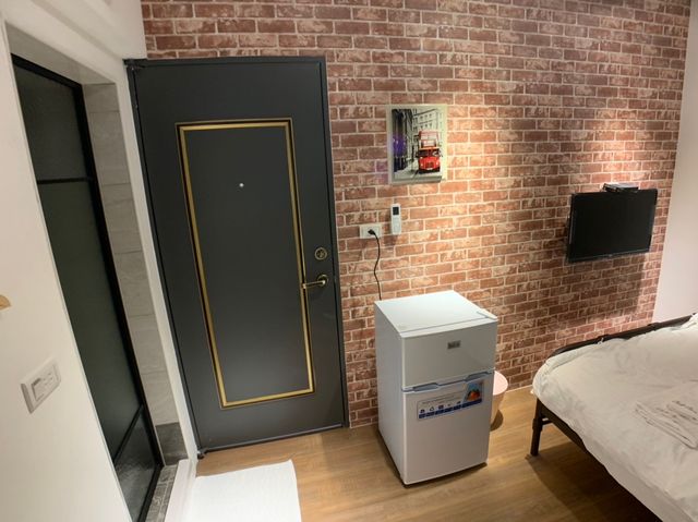 Chill_Place-Chill British Industrial Double Room-6