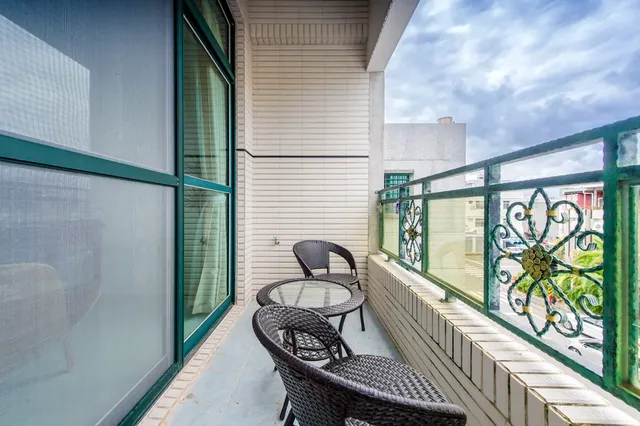 Sakura B&B-Deluxe Quadruple Room with Balcony-9
