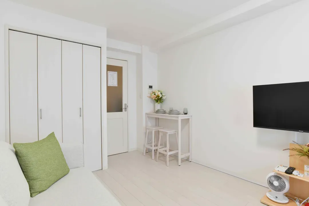 Cozy Apartment in Osaka’s Vibrant Naniwa District, 6-min walk from Sta., 1-4ppl, 40-in TV with Netflix