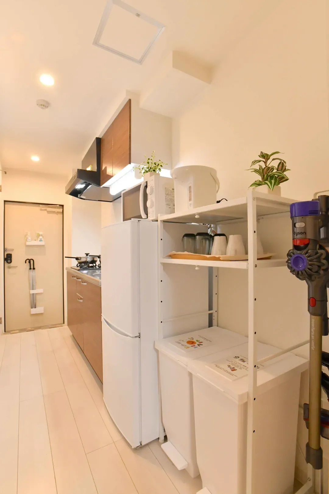 Cozy Apartment in Osaka’s Vibrant Naniwa District, 6-min walk from Sta., 1-4ppl, 40-in TV with Netflix