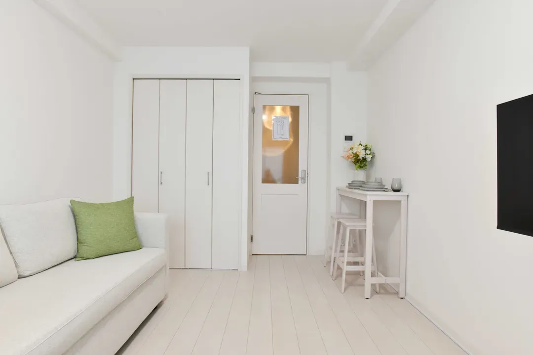 Cozy Apartment in Osaka’s Vibrant Naniwa District, 6-min walk from Sta., 1-4ppl, 40-in TV with Netflix