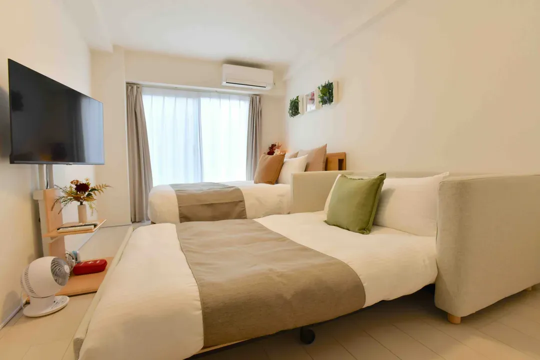 Cozy Apartment in Osaka’s Vibrant Naniwa District, 6-min walk from Sta., 1-4ppl, 40-in TV with Netflix