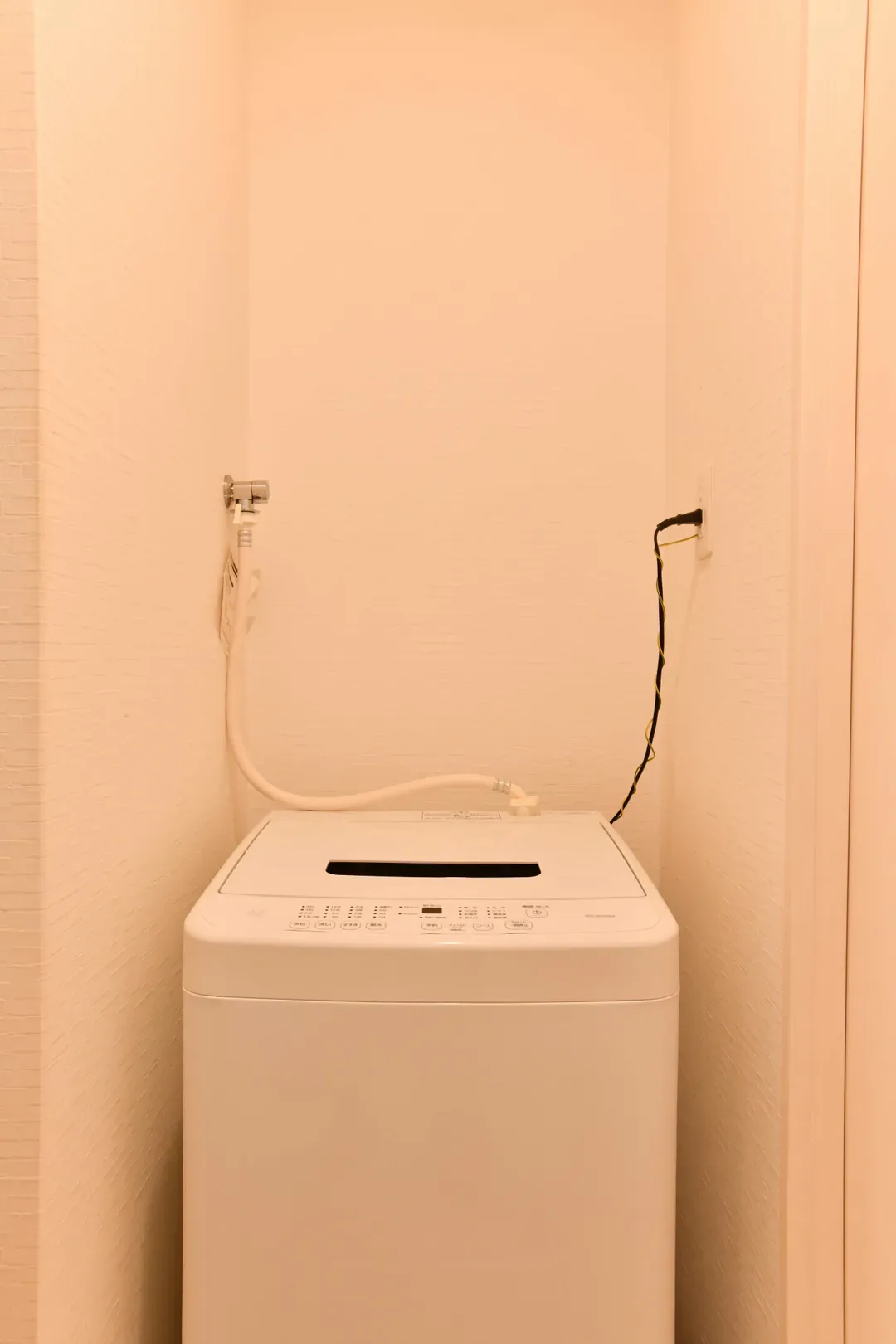 Cozy Apartment in Osaka’s Vibrant Naniwa District, 6-min walk from Sta., 1-4ppl, 40-in TV with Netflix