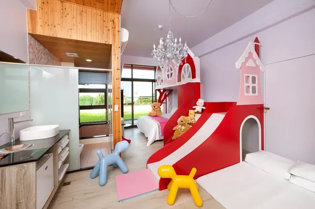 Fairy tale village ecological farm B & B-宜2113號粉紅城堡民宿 -4人景觀城堡 l田中央大落地窗 l獨棟獨院 l大溫泉湯屋 l獨立陽台可烤肉 l餵魚喝奶奶 l夕陽 l日出 l 不挑房-4
