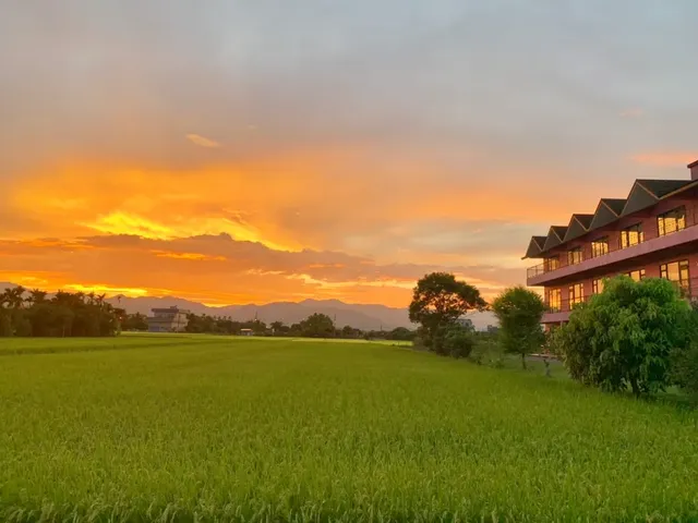 Fairy tale village ecological farm B & B-宜2113號粉紅城堡民宿 -4人景觀城堡 l田中央大落地窗 l獨棟獨院 l大溫泉湯屋 l獨立陽台可烤肉 l餵魚喝奶奶 l夕陽 l日出 l 不挑房-12