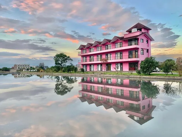 Fairy tale village ecological farm B & B-宜2113號 l粉紅城堡民宿 -5人景觀城堡溫泉湯屋房 l田中央大落地窗 l獨立進出口 l大溫泉湯屋  l獨立陽台可l烤肉l餵魚喝奶奶 l夕陽 l日出 l 不挑房-1