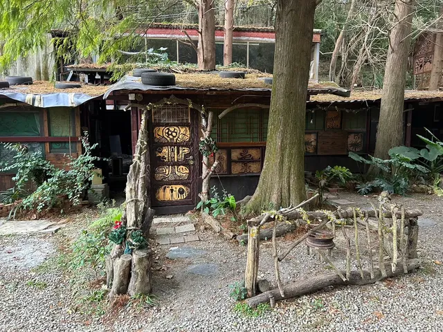 哈比小屋戶外露天庭園,適合戶外野炊,可以自備桌椅、食材及烹飪器具,享受在大自然裡烹飪美食的優閒時光。