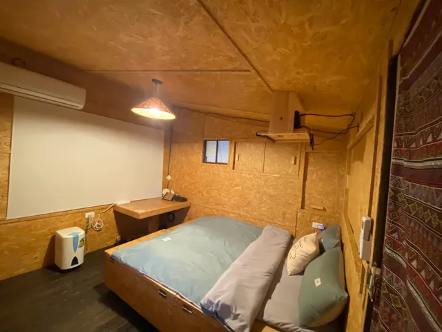 哈比小屋投影設備齊全,大螢幕看影音平台及打遊戲雙重享受