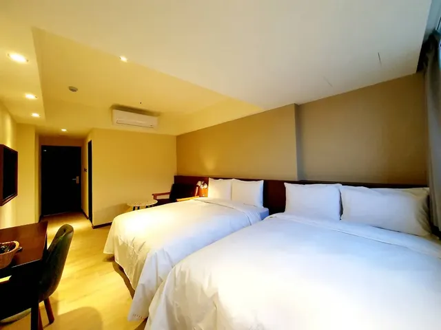 Just Live Inn -New Dahua-Standard Quadruple Room-4