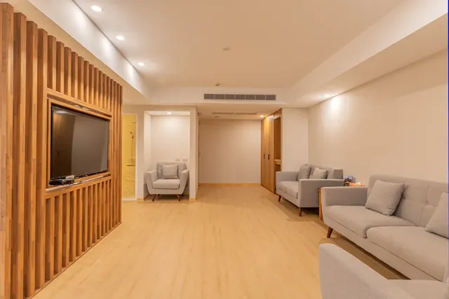 Hamilton Hotel-Deluxe Suite-2