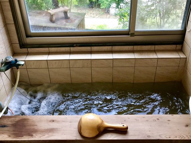 紐澳華溫泉山莊｜茶樹森林-原木標準二人房｜一大床-6