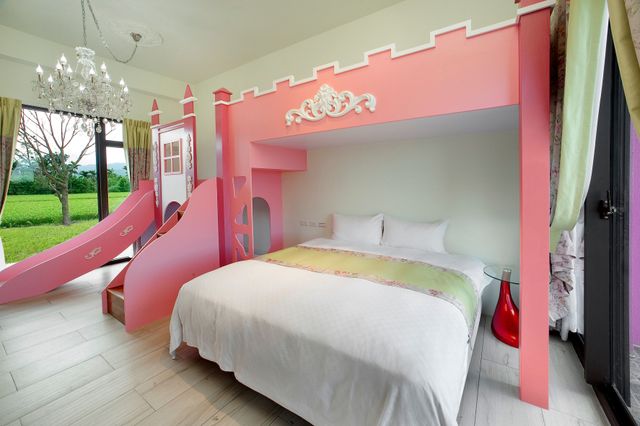 Fairy tale village ecological farm B & B-for 18 people at Pink Castle B&B-7