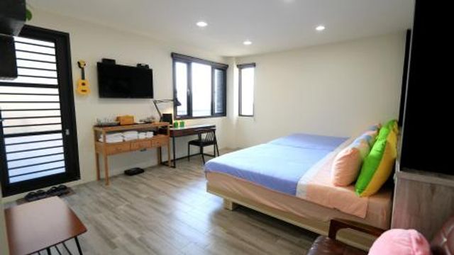 Partly sunny B & B-Quadruple Suite | No Picking Room-8
