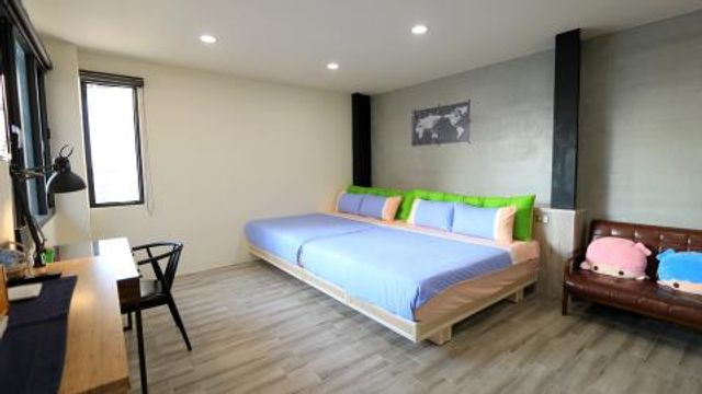 Partly sunny B & B-Quadruple Suite | No Picking Room-2