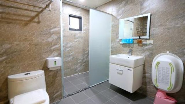 Partly sunny B & B-Quadruple Suite | No Picking Room-5