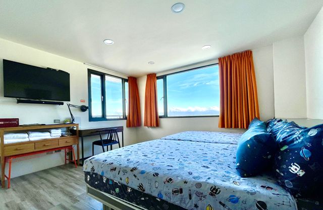 Partly sunny B & B-Quadruple Suite | No Picking Room-10
