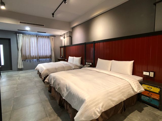原舍精緻旅店-208工業風四人房-2