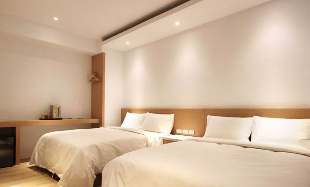 저후 비앤비 (Ze Hu B&B)-Zehu Quadruple Room | Skylight with windows-2