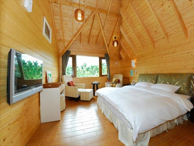 Sakura Villa-Log honeymoon double room-5