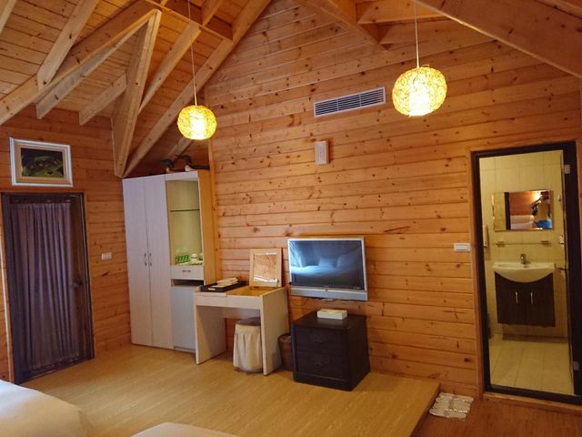 Sakura Villa-Log Warm Four-person Suite-2