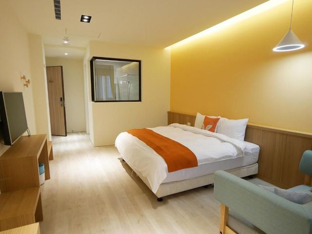 씨 문 비앤비 (See Moon B&B)-Orange Room-2