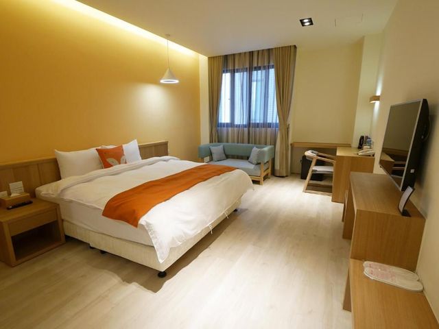 씨 문 비앤비 (See Moon B&B)-Orange Room-1