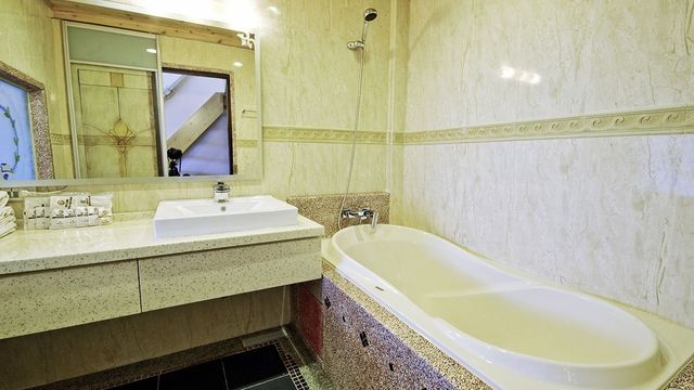 운우로우 홈스테이 (Yun Wu Lou Homestay)-Honeymoon View Suite-8