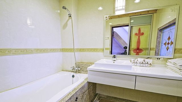 운우로우 홈스테이 (Yun Wu Lou Homestay)-Deluxe Quadruple Room-6