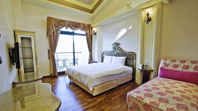 운우로우 홈스테이 (Yun Wu Lou Homestay)-Deluxe Quadruple Room-7