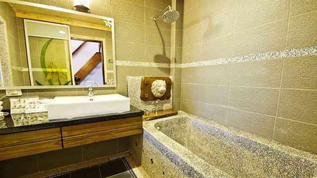 운우로우 홈스테이 (Yun Wu Lou Homestay)-Deluxe Quadruple Room-2