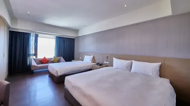 Grand BAY Resort-2025 Elite Room (Triple Room, One Large Bed, One Small Bed)-1