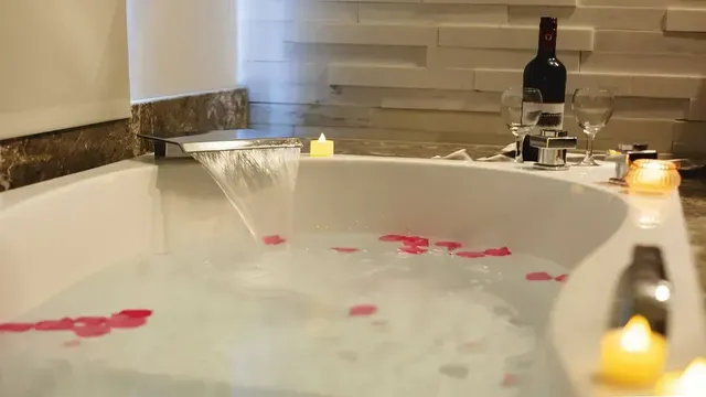 Grand BAY Resort-2025 Honeymoon Room (2 people)-4