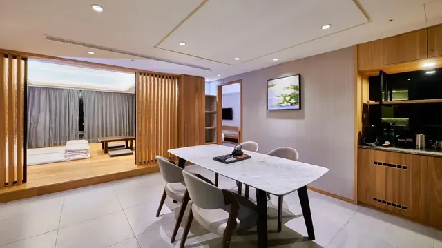 Grand BAY Resort-2025 Connecting Suite (6 people room)-1