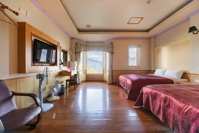Chingjing New Paradise Bed and Breakfast-Deluxe Quadruple Room-3