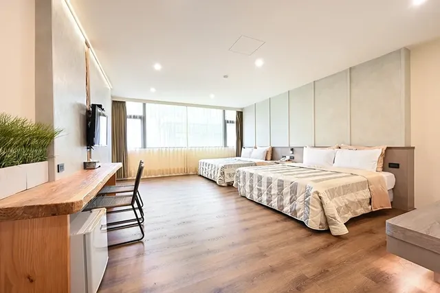 Lake View Resort-Quad Room-5