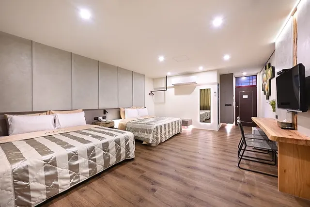 Lake View Resort-Quad Room-7