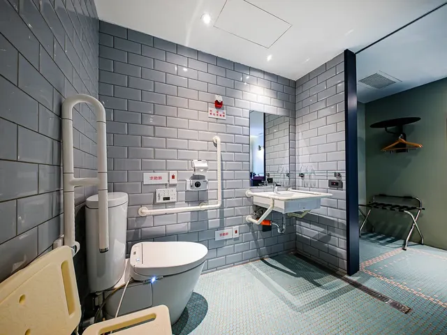 Check inn Hive-Accessible Room-9