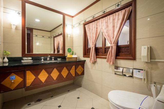 Naruwan Hotel-Standard Quadruple Room-6