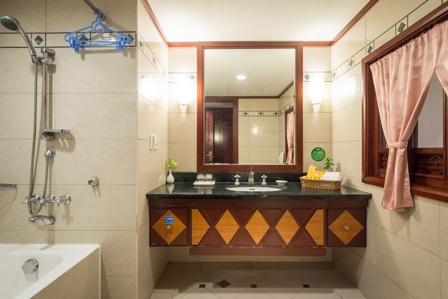 Naruwan Hotel-Standard Quadruple Room-7