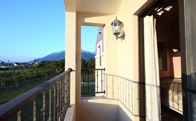 Houshan Chengbao Homestay-Romantic pink (2 person room)-9