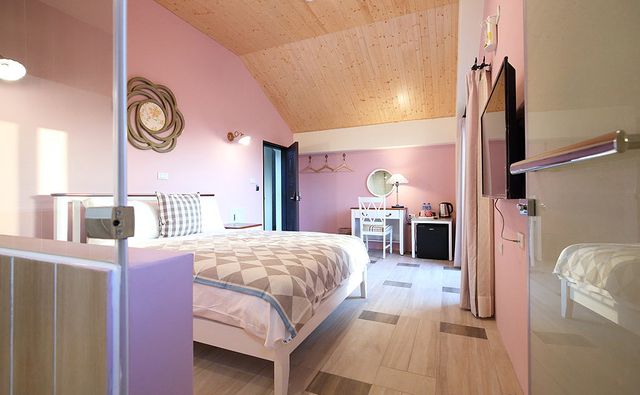 Houshan Chengbao Homestay-Romantic pink (2 person room)-5