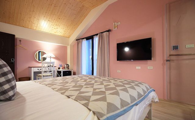 Houshan Chengbao Homestay-Romantic pink (2 person room)-3