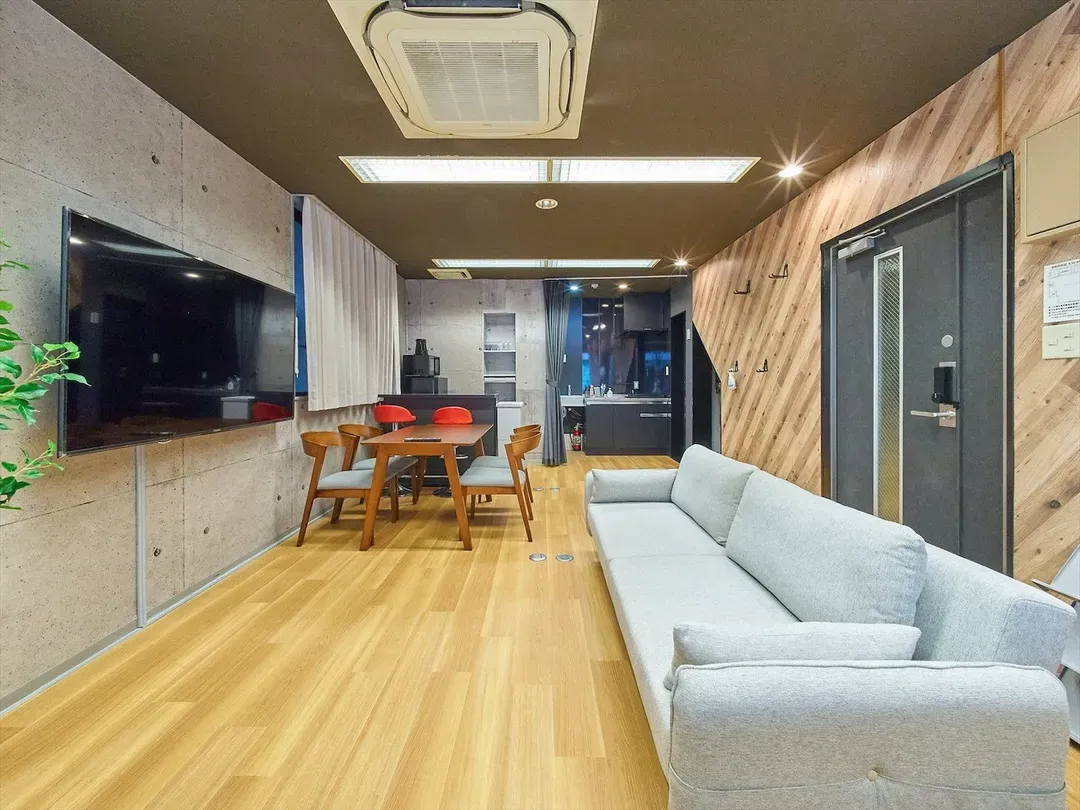 4min Walk from Shimbashi Station/walk to Ginza, Imperial Palace&Tokyo Tower/38㎡/Max 6pax/2F