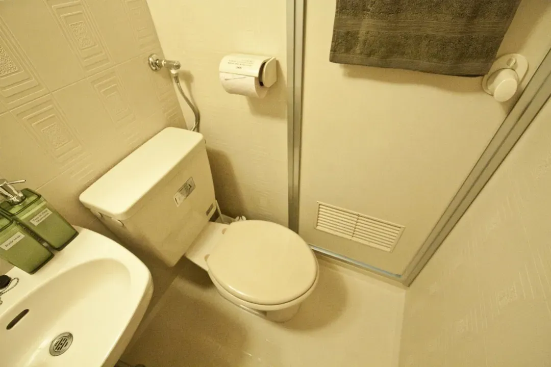 Nearest subway station 500 m / Free parking available / WIFI free / A 3