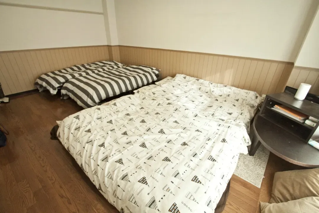 Nearest subway station 500 m / Free parking available / WIFI free / A 3