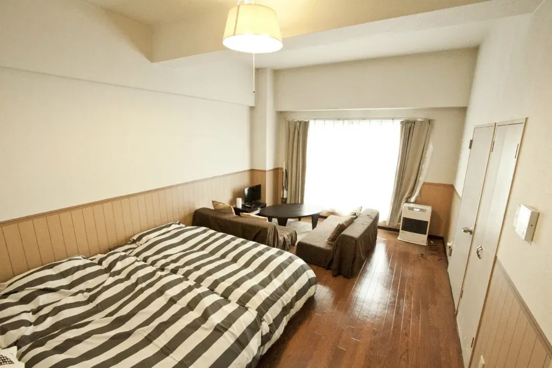 Nearest subway station 500 m / Free parking available / WIFI free / A 3