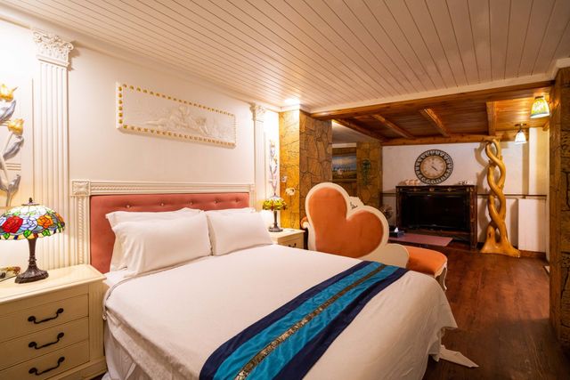 XinYuan-Deluxe Quadruple Room-8